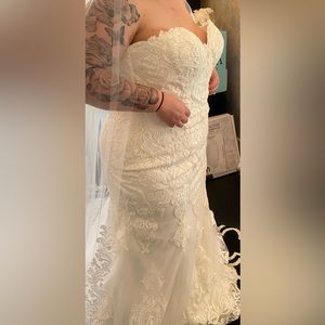 Wedding dress Maggie Sottero. Size 20.